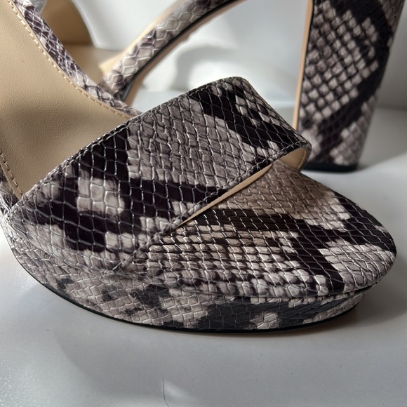 *NWT* Vince Camuto Heels - Picture 2 of 5